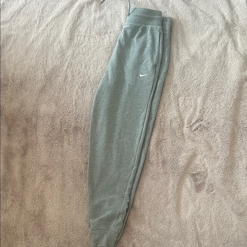 Nike Women's Heather Gray Joggers